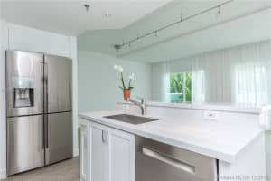 828 3rd St, Miami Beach, FL 33139, Sold 03/18/16