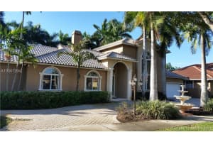 8240 NW 157th Terrace, Miami Lakes, FL 33016, Sold 05/27/16