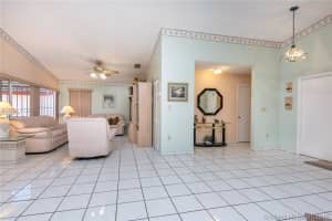 18827 NW 83rd Pl, Hialeah, FL 33015, Sold 02/24/16