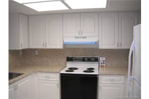 11071 NW 7th St, Miami, FL 33172, Sold 05/31/16