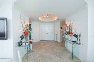 300 South Pointe Dr, Miami Beach, FL 33139, Sold 06/01/17