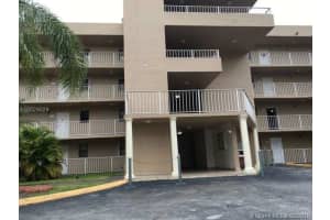 8517 NW 7th St, Miami, FL 33126, Sold 04/01/16