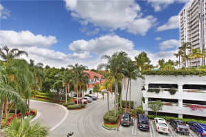 3610 Yacht Club Dr, Miami, FL 33180, Sold 07/31/17