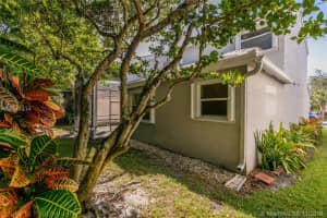 9362 NW 8th Cir, Plantation, FL 33324, Sold 04/05/17