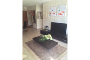 8261 NW 8th St, Miami, FL 33126, Sold 05/02/16