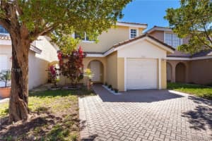 9240 NW 55th St, Sunrise, FL 33351, Sold 04/27/16