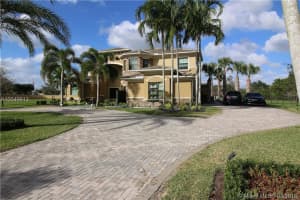 9971 Winding Ridge Ln, Davie, FL 33324, Sold 08/04/16