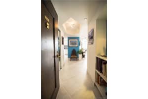 3610 Yacht Club Dr, Miami, FL 33180, Sold 11/10/16
