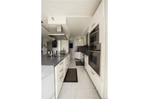 3610 Yacht Club Dr, Miami, FL 33180, Sold 11/10/16