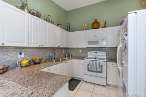 8621 NW 191st St, Hialeah, FL 33015, Sold 05/20/16