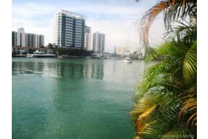 7920 East Dr, North Bay Village, FL 33141, Sold 05/16/16