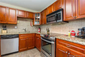 7054 SW 23rd St, Davie, FL 33317, Sold 05/27/16
