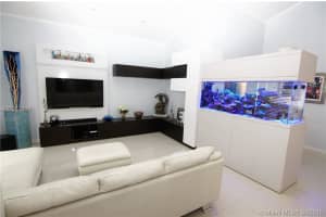 18937 NW 63rd Ct Cir, Hialeah, FL 33015, Sold 05/18/16