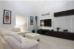 18937 NW 63rd Ct Cir, Hialeah, FL 33015, Sold 05/18/16