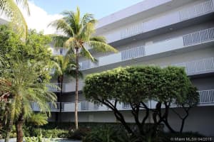 8261 NW 8th St, Miami, FL 33126, Sold 05/27/16