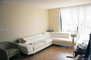 8261 NW 8th St, Miami, FL 33126, Sold 05/27/16
