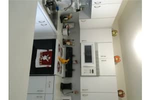 8231 NW 8th St, Miami, FL 33126, Sold 07/22/16