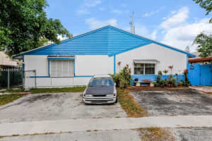 7215 SW 11th Ct, North Lauderdale, FL 33068, Sold 01/19/17