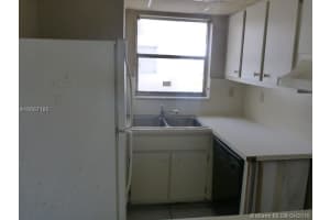 8860 Fontainebleau Blvd, Miami, FL 33172, Sold 11/24/16