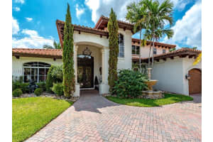 15946 NW 81st Ct, Hialeah, FL 33016, Sold 08/01/16