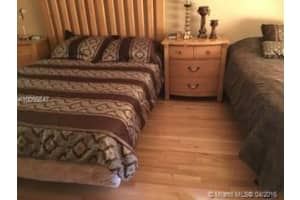 5201 NW 7th St, Miami, FL 33126, Sold 08/29/16