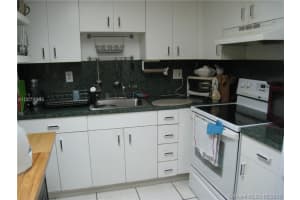 9688 Fontainebleau Blvd, Miami, FL 33172, Sold 09/28/16