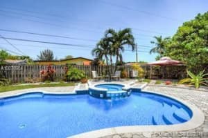 2515 NE 214th St, Miami, FL 33180, Sold 10/20/16