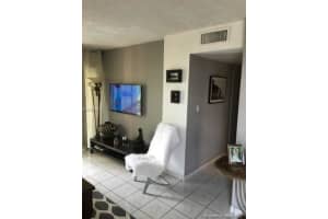 8897 Fontainebleau Blvd, Miami, FL 33172, Sold 07/22/16