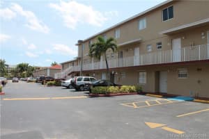 8031 NW 8th St, Miami, FL 33126, Sold 07/19/16