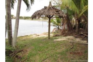 2975 SE 7th Pl, Homestead, FL 33033, Sold 09/29/16