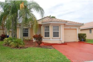 11820 SW 8th St, Pembroke Pines, FL 33025, Sold 08/18/16