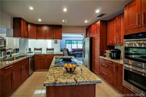 7610 Center Bay Dr, North Bay Village, FL 33141, Sold 12/01/16