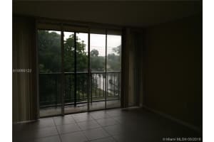 8860 Fontainebleau Blvd, Miami, FL 33172, Sold 10/31/16