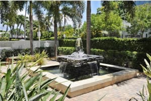 1045 10th St, Miami Beach, FL 33139, Sold 01/23/17