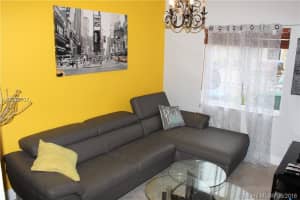 7477 NW 178th St, Hialeah, FL 33015, Sold 08/19/16