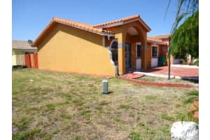 7678 NW 178th St, Hialeah, FL 33015, Sold 04/17/17