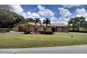 11020 SW 42nd Ct, Davie, FL 33328, Sold 08/26/16