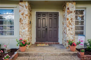 8747 SW 52nd St, Cooper City, FL 33328, Sold 08/17/16