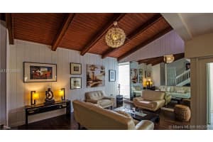 928 NW 106th Ave Cir, Miami, FL 33172, Sold 01/10/17