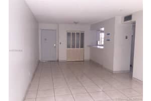 8897 Fontainebleau Blvd, Miami, FL 33172, Sold 02/09/17