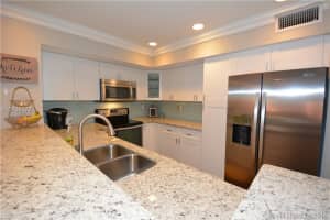 7156 Ballantrae Ct, Hialeah, FL 33014, Sold 08/22/16