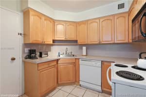 5225 Collins Ave, Miami, FL 33140, Sold 11/28/16