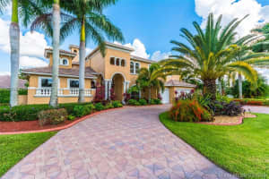 2901 E Stonebrook Cir, Davie, FL 33330, Sold 09/26/16