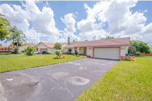 2461 Riverdale Dr N, Miramar, FL 33025, Sold 09/02/16