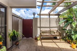 4722 SW 67th Ave APT A2, Miami, FL 33155, Sold 08/10/16