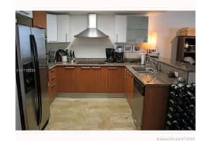 170 SE 14th St, Miami, FL 33131, Sold 10/05/16