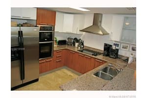 170 SE 14th St, Miami, FL 33131, Sold 10/05/16