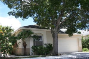 316 W Riverbend Dr, Sunrise, FL 33326, Sold 08/22/16