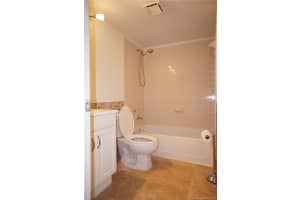450 Palm Cir W, Pembroke Pines, FL 33025, Sold 08/29/16