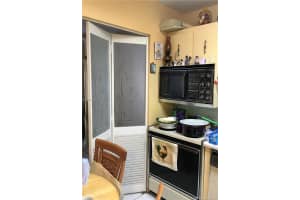 5199 NW 7th St #615e, Miami, FL 33126, Sold 01/25/17